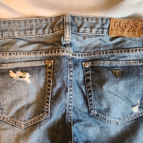 🛸2/$35 Guess jeans - Picture 3 of 8